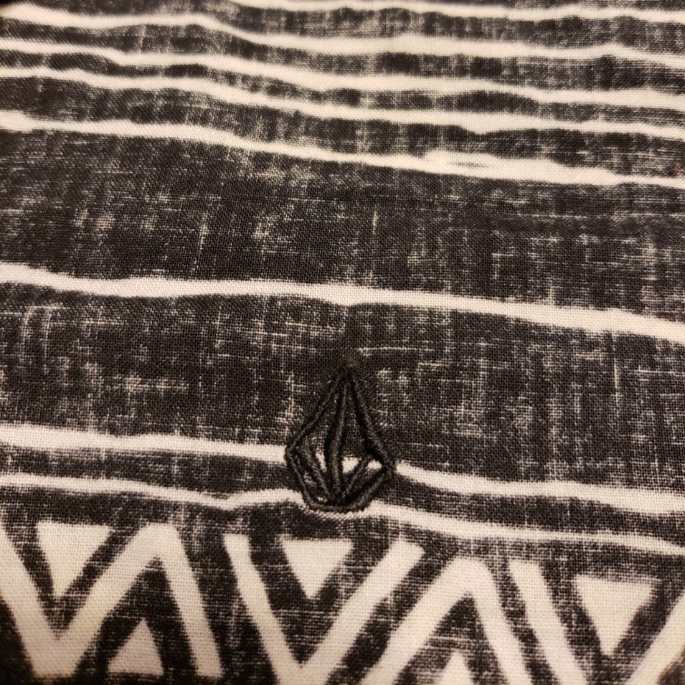Volcom button down shirt - Picture 7 of 8